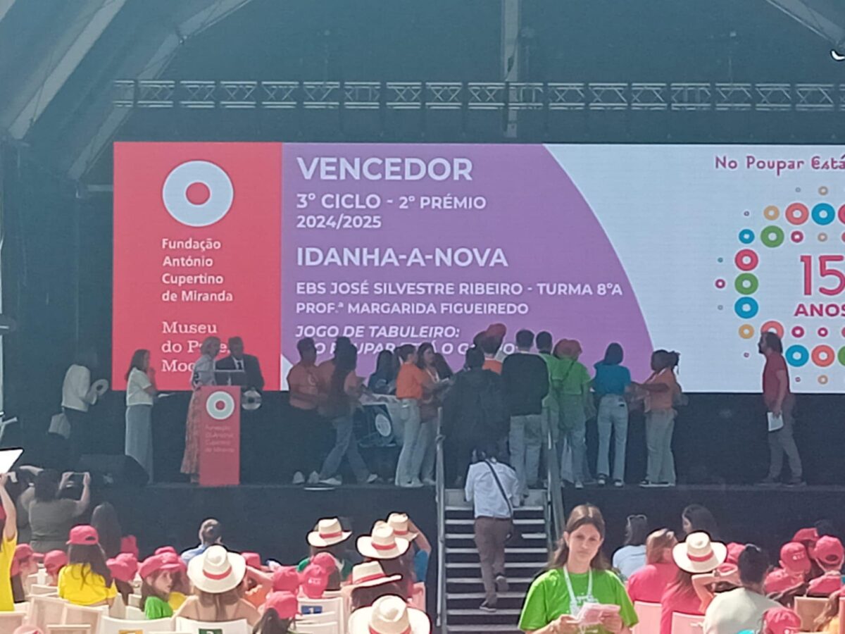 Read more about the article “No Poupar está o ganho” – 8.º ano, turma A, ganha o 2.º prémio
