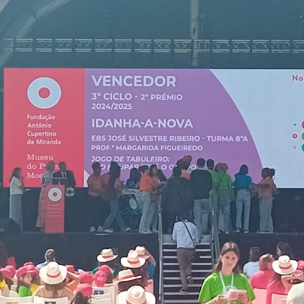 Read more about the article “No Poupar está o ganho” – 8.º ano, turma A, ganha o 2.º prémio