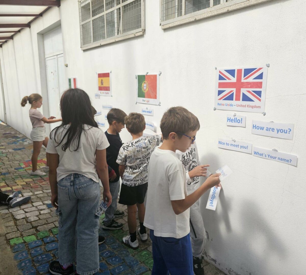 Read more about the article Alunos do 1.º Ciclo Desvendam a Europa com o “Jogo das Bandeiras e Frases”