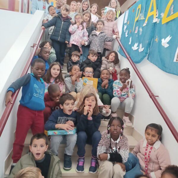 Read more about the article Visita à Biblioteca Escolar – Um Momento de Magia e Leitura