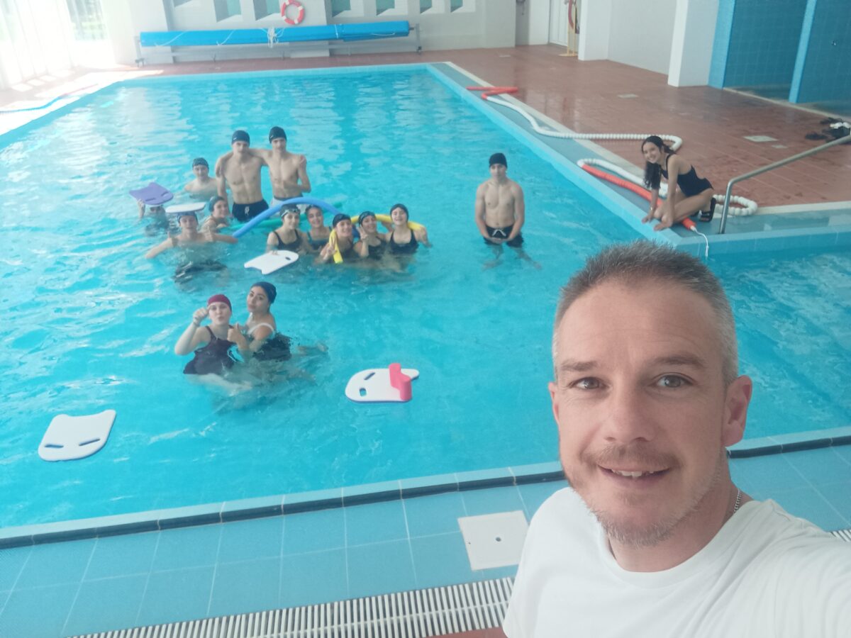Read more about the article Natação na piscina coberta