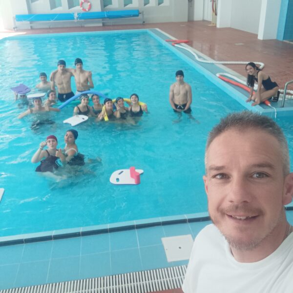 Read more about the article Natação na piscina coberta